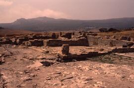 Édifice aux deux escaliers.