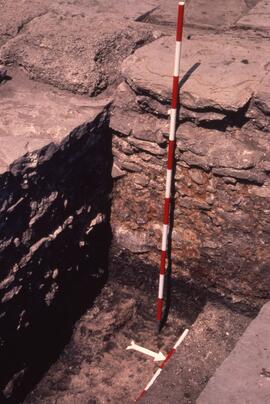 Monument à abside. S. 7 coin SW.