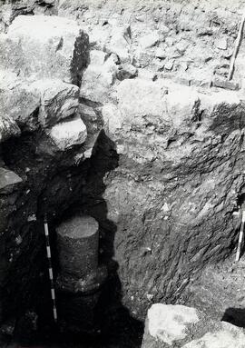 Belo oct. 1979. D 10-pièce VII (Est). Sondage S 6. Vue du SE vers le NE.