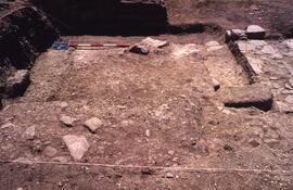 Passage H (H3). Passage et maison. Vue de l'ouest.