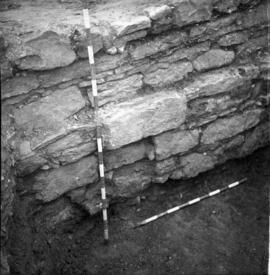 B17 mur de façade des boutiques et fondation.