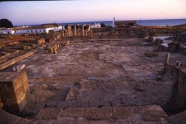 Forum/Basilique/Vue de l'esplanade des temples.