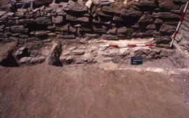 Boutiques B4. Sondage le long du mur nord.