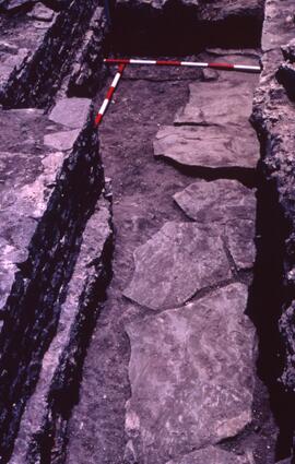 Monument à abside. Égout.