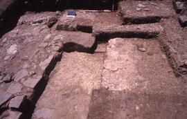 Passage H (H3). Passage et maison. Vue de l'est.