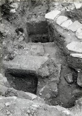 Belo oct. 1979. C 10 Nord. Cuves f et g à d., foyer f 3. Vue de l'Ouest vers l'Est.