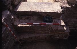 Bâtiment F. Sondage F1 angle NE. Vue générale du sondage vu de l'ouest.