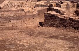SW Basilique S. I/Mur est édifice aux deux escaliers.