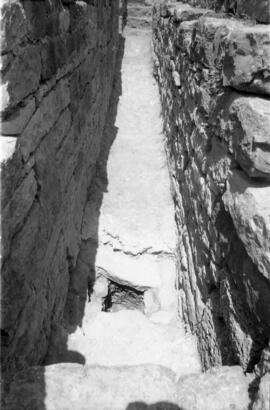 Galerie occidentale/Passage entre E et F.