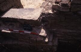 Bâtiment F. Sondage F1. Mur est et support de l'escalier.