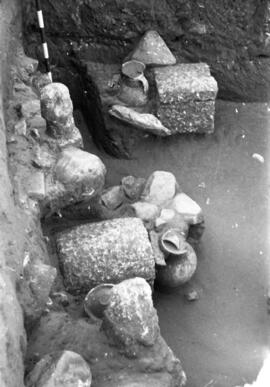 Necrópolis SE/Corte II/42-43.