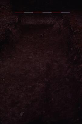 Galerie Ouest. Sondage à travers la galerie face à la base nord de l'arc/Niveau de sol inférieur ...