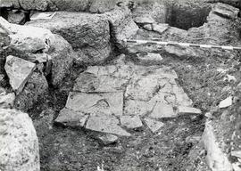 Belo oct. 1979. B 11 foyer f 2 (pièce XI) du Sud vers le Nord.