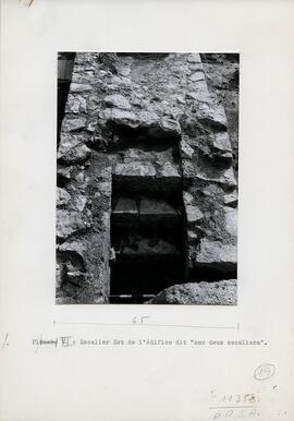 Planche VI : Escalier Est de l'édifice "aux deux escaliers".