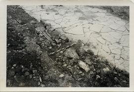 Secteur II decumanus/A 11 Sud le mur e (le seuil d'une boutique en remploi).