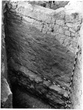Photo 1, le parement intérieur de la muraille.