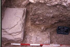 Galerie Ouest Sondage arc G3. Stratigraphie sous le sol d'opus de la galerie.