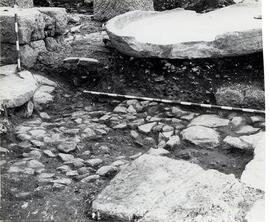 Belo oct. 1979. Galerie du decumanus/B 9. Emplacement du sondage S 8. Sol dallé II.