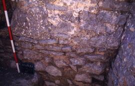 Passage H Sondage H1 (angle S-E). Mur ouest de la galerie au nord du bâtiment F.