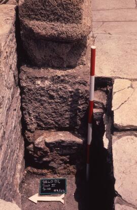 Monument à abside./Secteur II/Sondage 10.