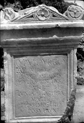 Forum. L'autel de Q. Pupius Urbieus.