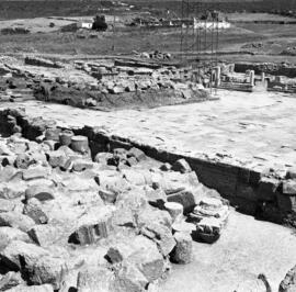 Basilique. Forum et are effondrés et Basilique.