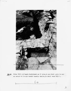 Fig. 20 : Pièce VIII 2. L'angle Nord-Ouest au 1º plan, le mur Nord, puis le mur en retour et le m...