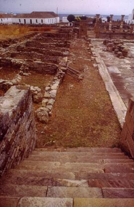 Galerie est et boutiques.