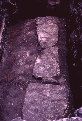 Monument à abside. Égout.