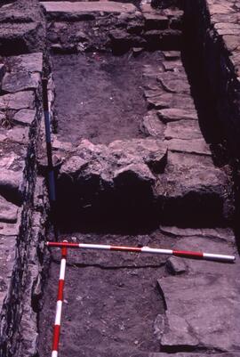 Monument à abside Est.