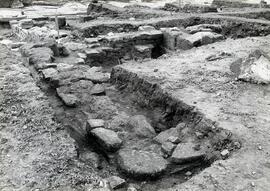 Belo oct. 1979. E 8. Angle pièce tardive dégagée en D 9/8. Vue du NE vers le SO.