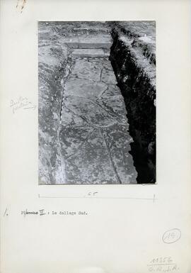 Planche II : Le dallage Sud.