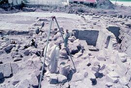 Basilique. Statue de Trajan.