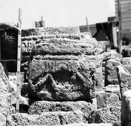 Blocs chapiteaux Basilique Belo/160.