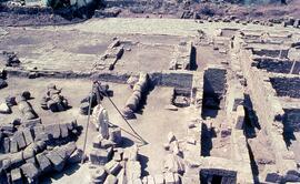 Basilique. Basilique S-O-Macellum S-E-édifice aux 2 escaliers.