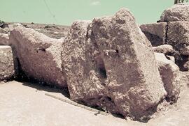 Basilique (Blocs effondrés dans la Basilique).