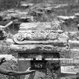 Chapiteau Basilique. 694.