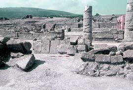 Basilique (Blocs et colonnes).