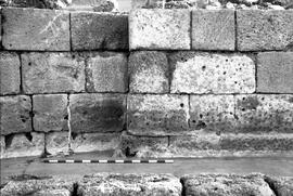 Fontaine-Temple E (+ fouille Dupré 1981). S7 Ouest.